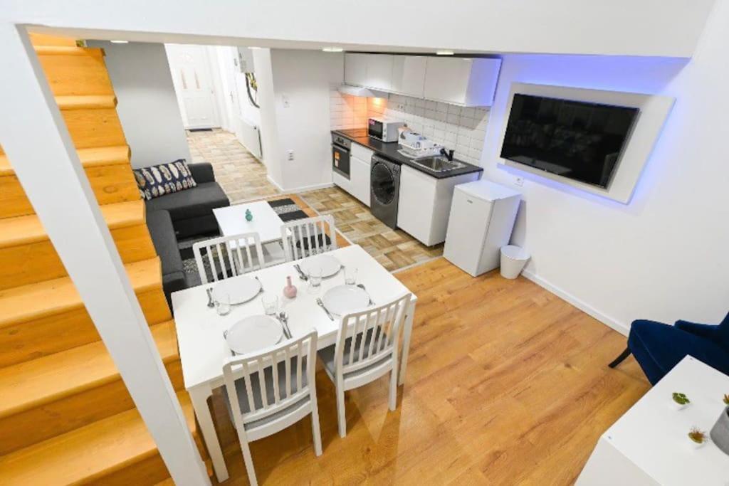 Lovely Studio Flat In Damjanich Street - Leonard — Photos 1